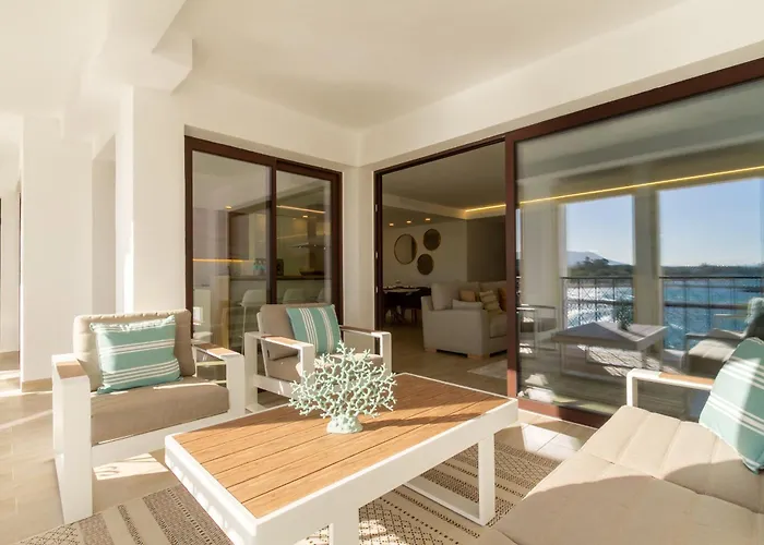 Banus - Harbour Seafront *