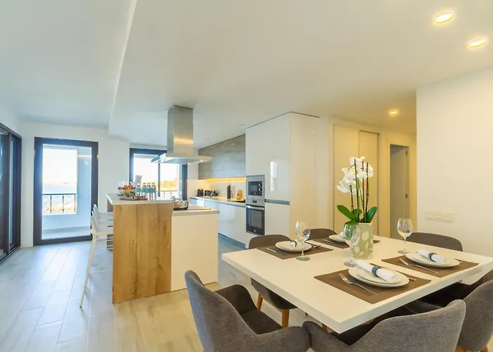 Banus - Harbour Seafront Apartament
