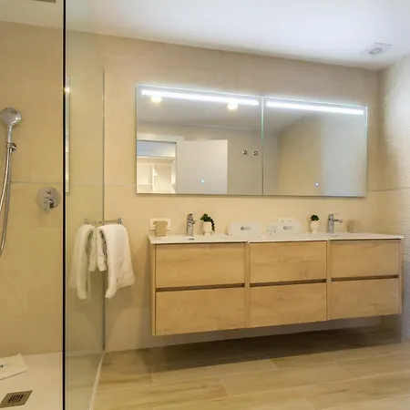 Banus -puerto Banus - Luxury Harbour Seafront - Brand New 3br - 3ba - Stunning Mediterranean Views - Outdoor Terrace - Colorful Sunsets - Bright Interiors - New Furniture - Steps From Marina & El Corte Ing Luxury Shopping