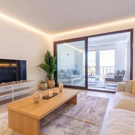 Banus -puerto Banus - Luxury Harbour Seafront - Brand New 3br - 3ba - Stunning Mediterranean Views - Outdoor Terrace - Colorful Sunsets - Bright Interiors - New Furniture - Steps From Marina & El Corte Ing Luxury Shopping * Marbella