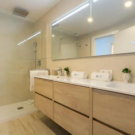 Banus -puerto Banus - Luxury Harbour Seafront - Brand New 3br - 3ba - Stunning Mediterranean Views - Outdoor Terrace - Colorful Sunsets - Bright Interiors - New Furniture - Steps From Marina & El Corte Ing Luxury Shopping *