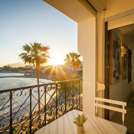 Banus -puerto Banus - Luxury Harbour Seafront - Brand New 3br - 3ba - Stunning Mediterranean Views - Outdoor Terrace - Colorful Sunsets - Bright Interiors - New Furniture - Steps From Marina & El Corte Ing Luxury Shopping *