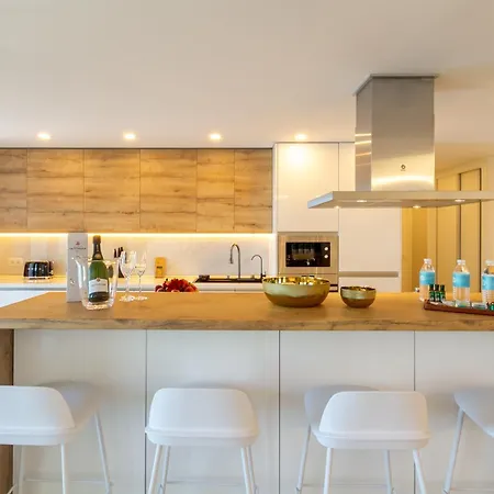 Banus -puerto Banus - Luxury Harbour Seafront - Brand New 3br - 3ba - Stunning Mediterranean Views - Outdoor Terrace - Colorful Sunsets - Bright Interiors - New Furniture - Steps From Marina & El Corte Ing Luxury Shopping * Marbella