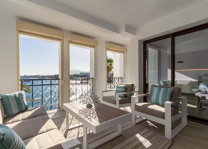 Banus - Harbour Seafront Apartment Marbella