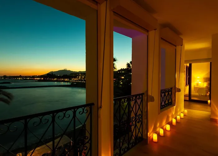Banus - Harbour Seafront Apartment *